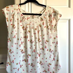 Short sleeve floral top
